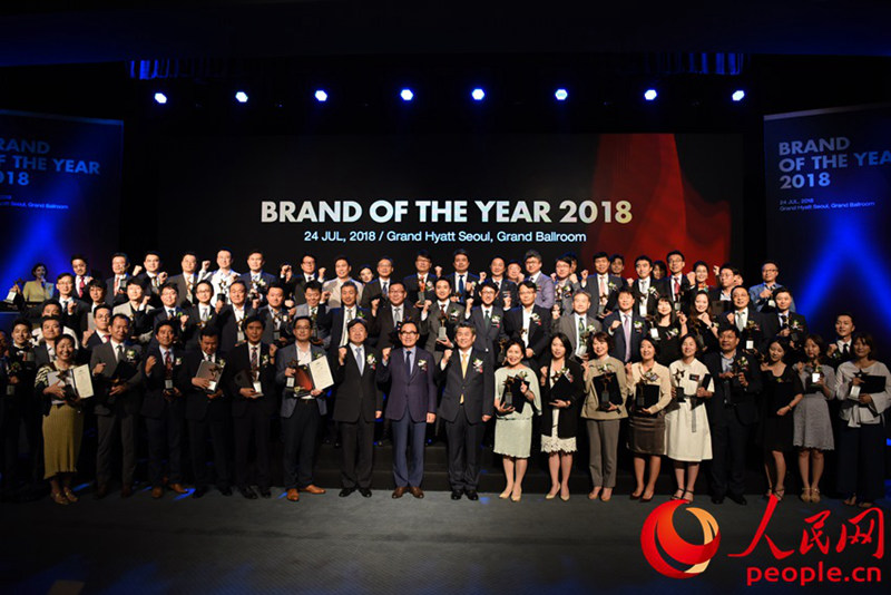“2018韓國品牌大獎”獲獎企業代表及嘉賓合影留念。鮑雪攝