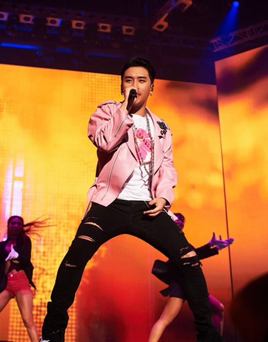 Bigbang勝利個人演唱會熱力開唱 代哥哥們填補粉絲空白【組圖】【2】
