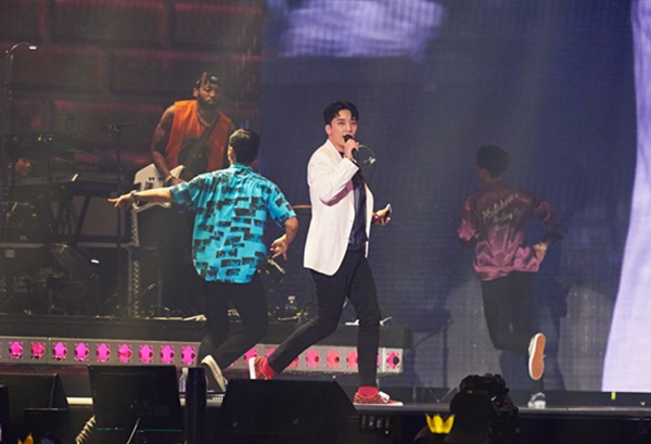 Bigbang勝利個人演唱會熱力開唱 代哥哥們填補粉絲空白【組圖】【3】