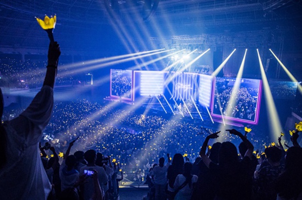 Bigbang勝利個人演唱會熱力開唱 代哥哥們填補粉絲空白【組圖】【4】