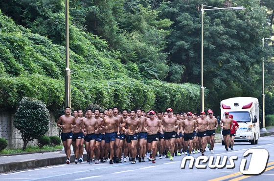 韓國海軍海難救助隊高溫下訓練 露結實肌肉【組圖】【3】
