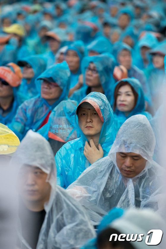 韓個體戶光化門冒雨集會 抗議政府上調明年最低時薪【3】