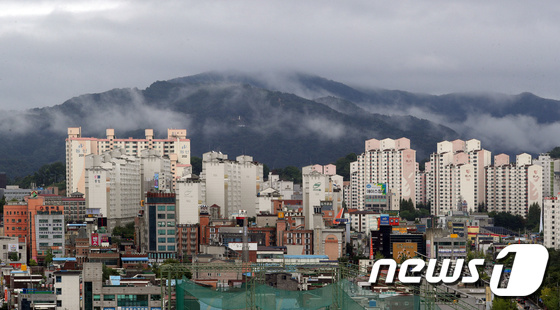 韩国全州市雨后现云雾缭绕奇观宛如水墨画