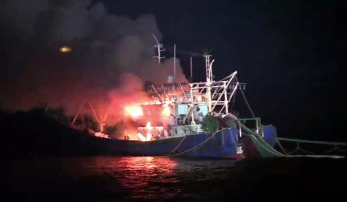 韩媒：一中国渔船在韩海域发生火灾8名渔民安全逃生