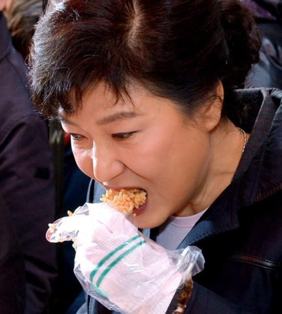朴槿惠中秋无人探视监狱送130克零食当过节福利