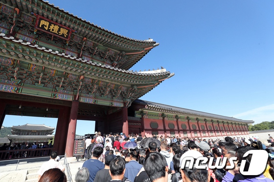 韓國宮殿中秋假期免費開放 參觀者絡繹不絕【組圖】【2】