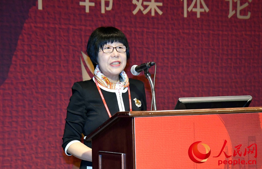 人民網副總裁唐維紅發表主旨演講。