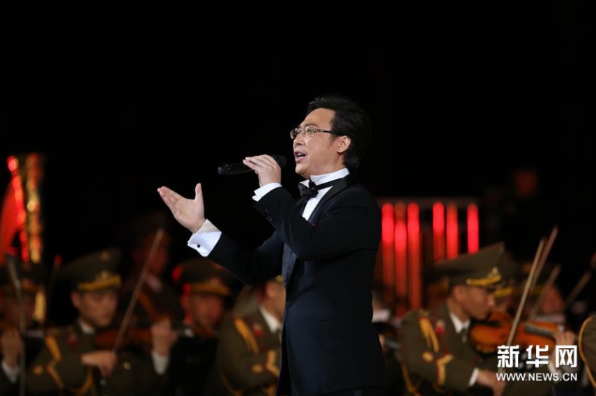 11月3日，在朝鮮平壤，中國歌唱家廖昌永在演出現場演唱。新華社記者程大雨攝