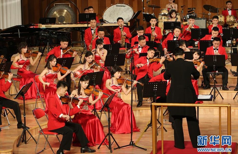 11月2日，在朝鮮平壤的三池淵管弦樂團劇院，三池淵管弦樂團在演奏。 新華社記者 程大雨 攝