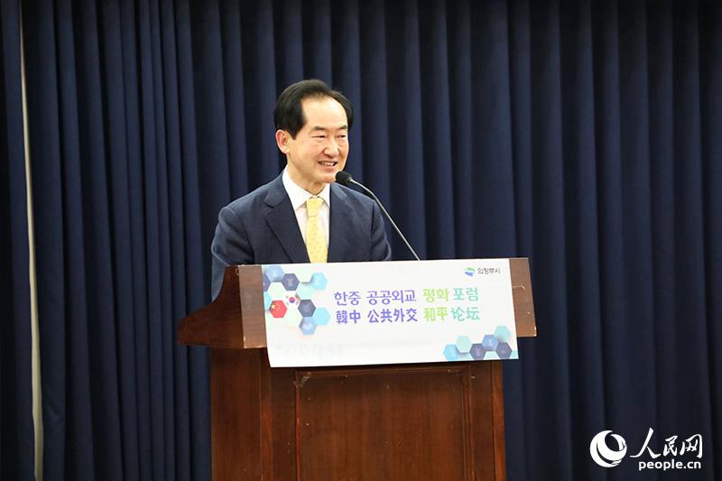 韓國京畿道議政府市市長安炳龍在論壇開幕式致辭 （吳丹攝）