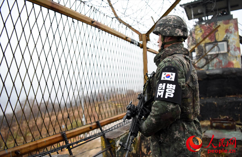 在DMZ附近執勤的韓國軍人。裴埈基攝