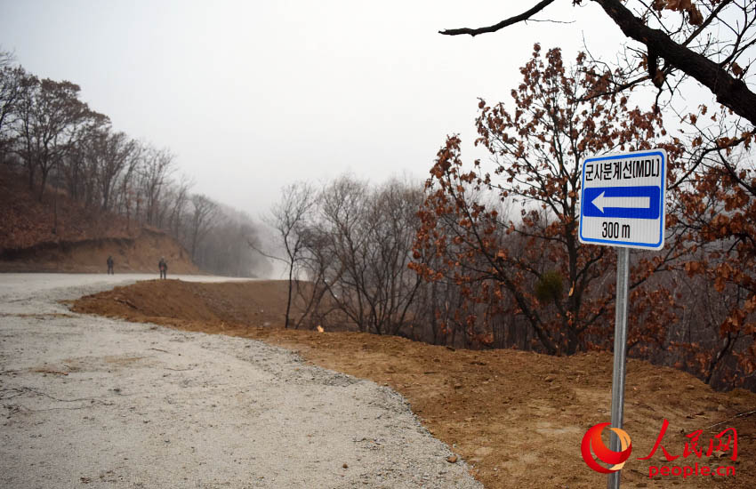 軍事分界線前方300米處的韓朝互通公路。裴埈基攝