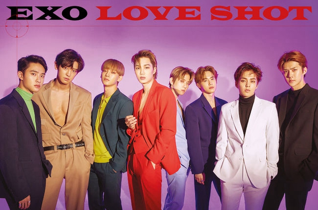 人民網訊 12月14日0時，EXO正規5輯再版專輯《LOVE SHOT》在中國國內正式公開音源，主打歌《Love Shot》中文版MV也一並公開。MV風格華麗，電影般的質感不俗反響，加上成員實力與外表兼備的演出，一公開便引發熱烈反響。