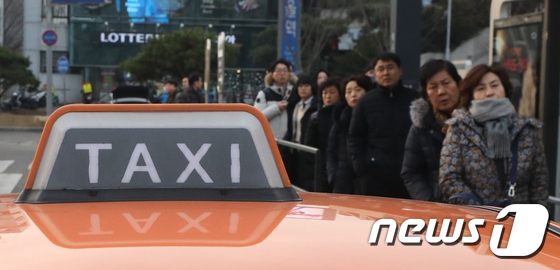 韓出租車界爆發第三輪集會 首爾現“打的難”【5】