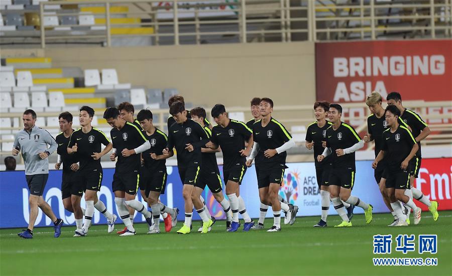 亚洲杯:韩国队举行赛前新闻发布会和适应场地