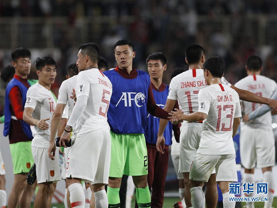 1月16日，中國隊球員在比賽后。新華社記者丁旭攝