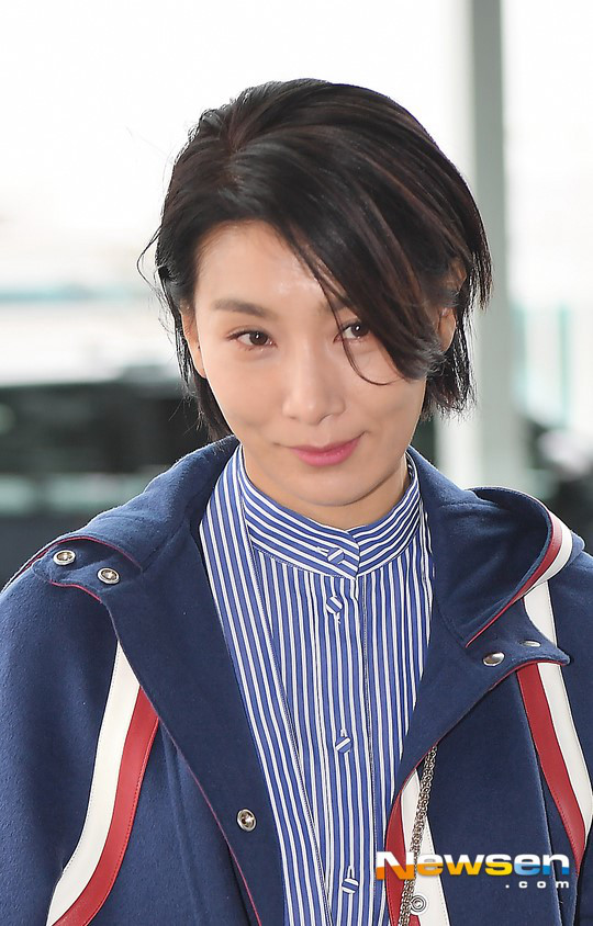 《天空之城》众主演飞赴巴厘岛褒奖休假 金瑞亨大露细长腿 尹世雅贵妇范【组图】