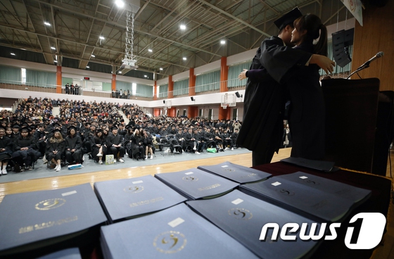 韓國高中2月迎來畢業季 典禮現場溫馨感人【7】