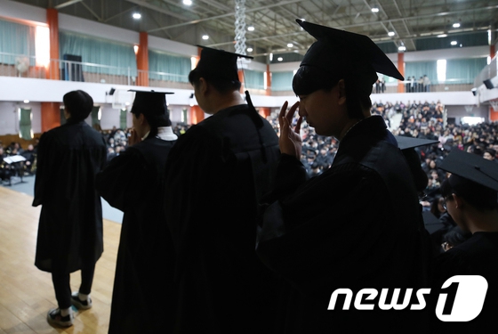 韓國高中2月迎來畢業季 典禮現場溫馨感人【9】