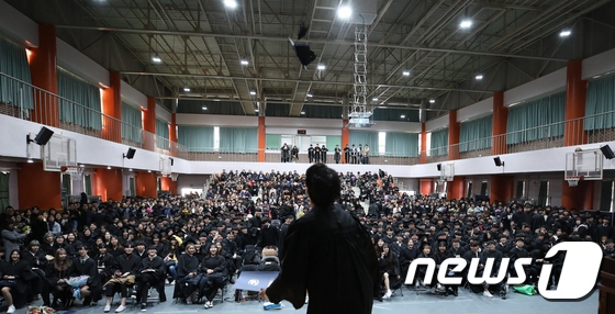 韓國高中2月迎來畢業季 典禮現場溫馨感人【8】