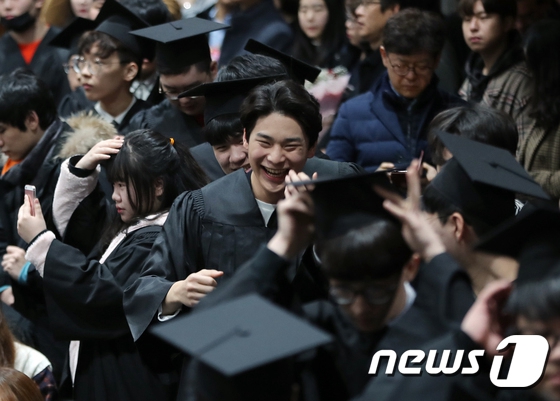 韓國高中2月迎來畢業季 典禮現場溫馨感人【4】