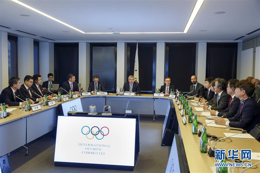 2月15日，國際奧委會主席巴赫（中）在會議上發言。 新華社發（薩爾瓦托雷·迪·諾爾菲攝）