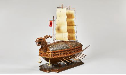 金正恩去年第三次文金會上贈送的龜船模型（圖片來自韓聯社）