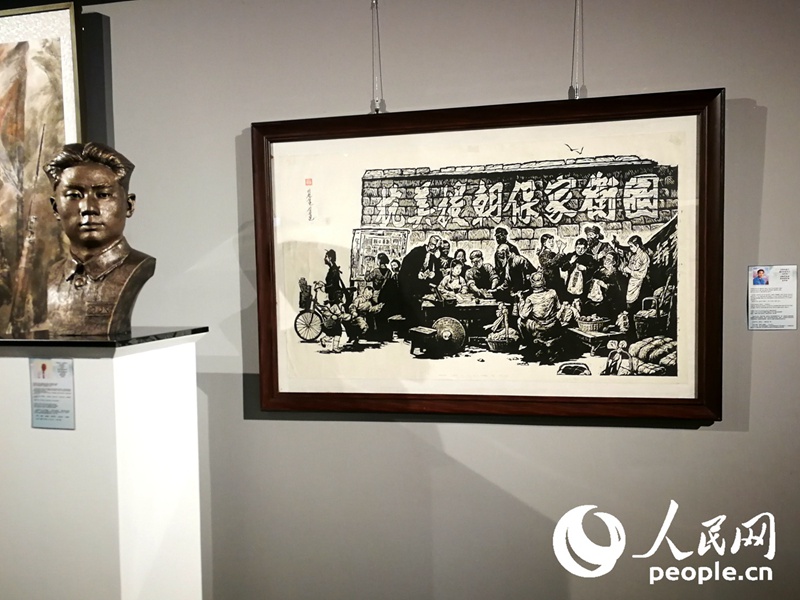 展览会中展示的雕像及美术作品。吴三叶摄