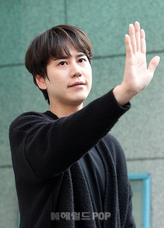 Super Junior圭賢正式退伍 大批粉絲前來迎接【組圖】【2】