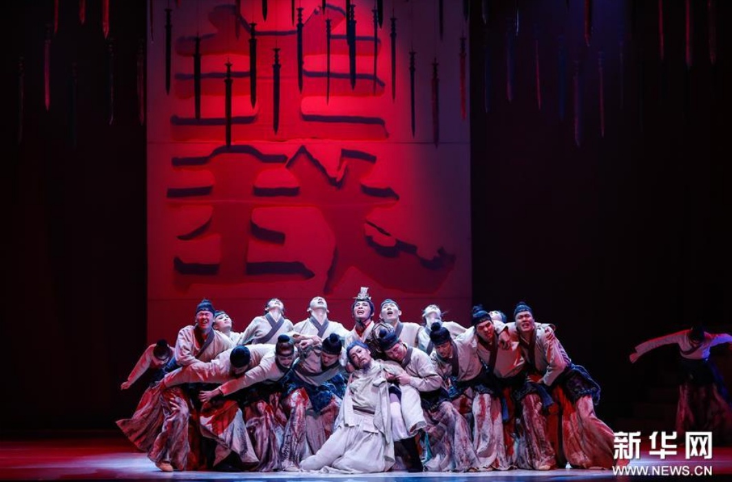 5月22日晚，在韓國首爾，中國歌劇舞劇院演員在表演舞劇《趙氏孤兒》。新華社記者 王婧嬙 攝