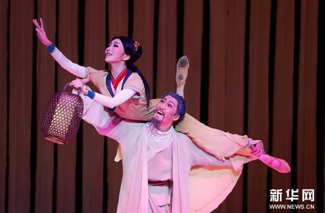 5月22日晚，在韓國首爾，中國歌劇舞劇院演員在表演舞劇《趙氏孤兒》。新華社記者 王婧嬙 攝