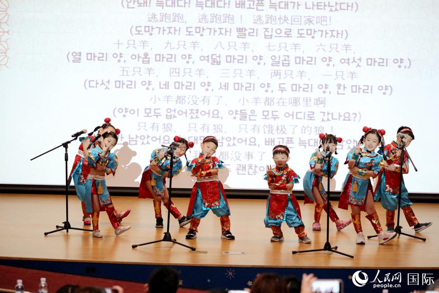 參加比賽的韓國幼兒園小朋友。