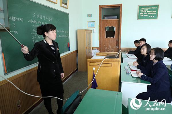 “毛澤東班”的同學們正在上課。（記者 莽九晨攝）