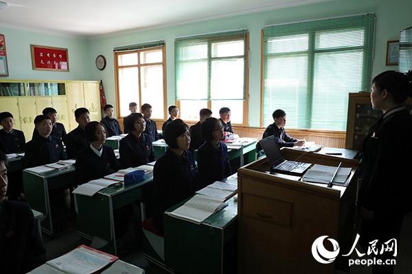“毛澤東班”的同學們正在上課。（記者 莽九晨攝）