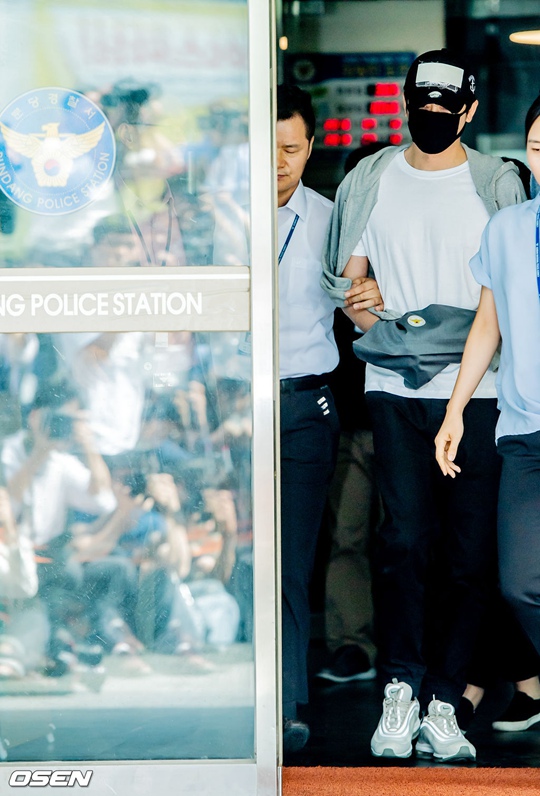 姜至奐離開警署接受二次審查 法院今晚將公布是否簽發拘捕令【組圖】【3】