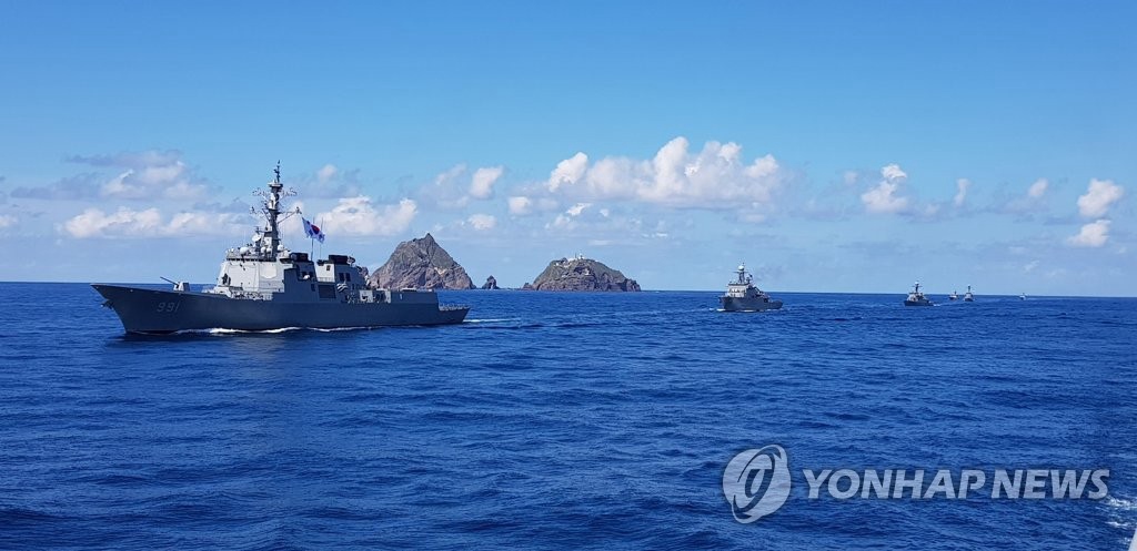 8月25日，韓國在獨島所在海域東海展開東海領土守護演習。參加演習的世宗大王艦(DDG, 7600噸)在獨島周圍航行。
