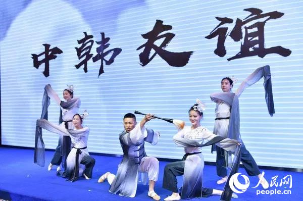 歡迎晚宴上，中國舞蹈演員帶來了精彩演出。