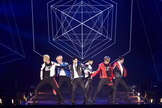 EXO新加坡演唱会圆满结束 粉丝应援气氛热烈【组图】【4】
