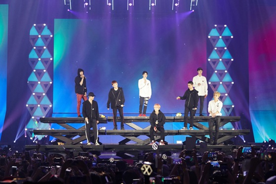 EXO新加坡演唱会圆满结束 粉丝应援气氛热烈【组图】【6】