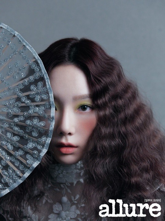 少女時代泰妍登雜志新年首封面 從古典到現代的穿越之美令人驚艷【組圖】