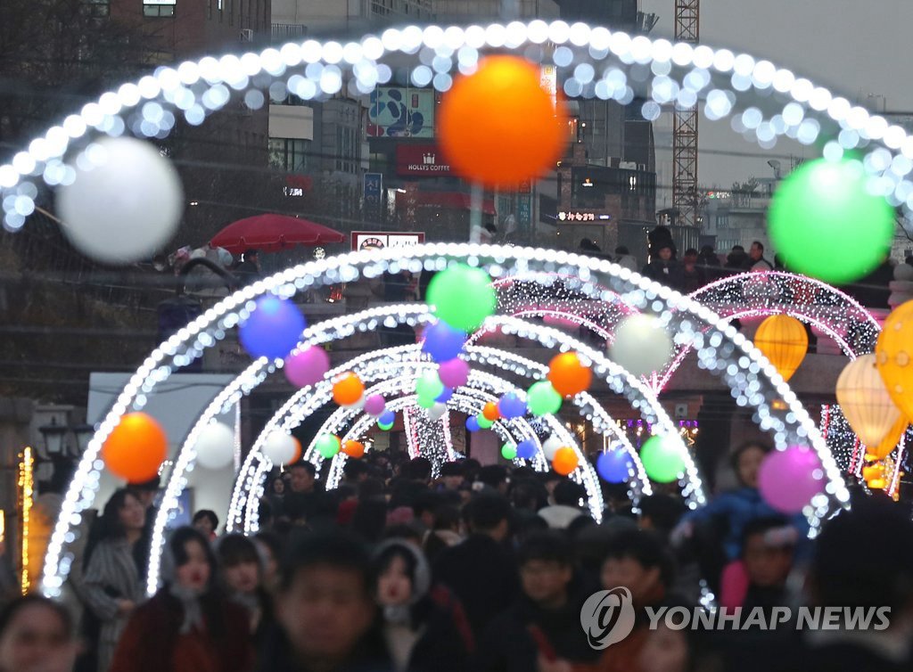 首爾清溪廣場夜晚燈光迷人 聖誕節氛圍濃厚【組圖】【2】
