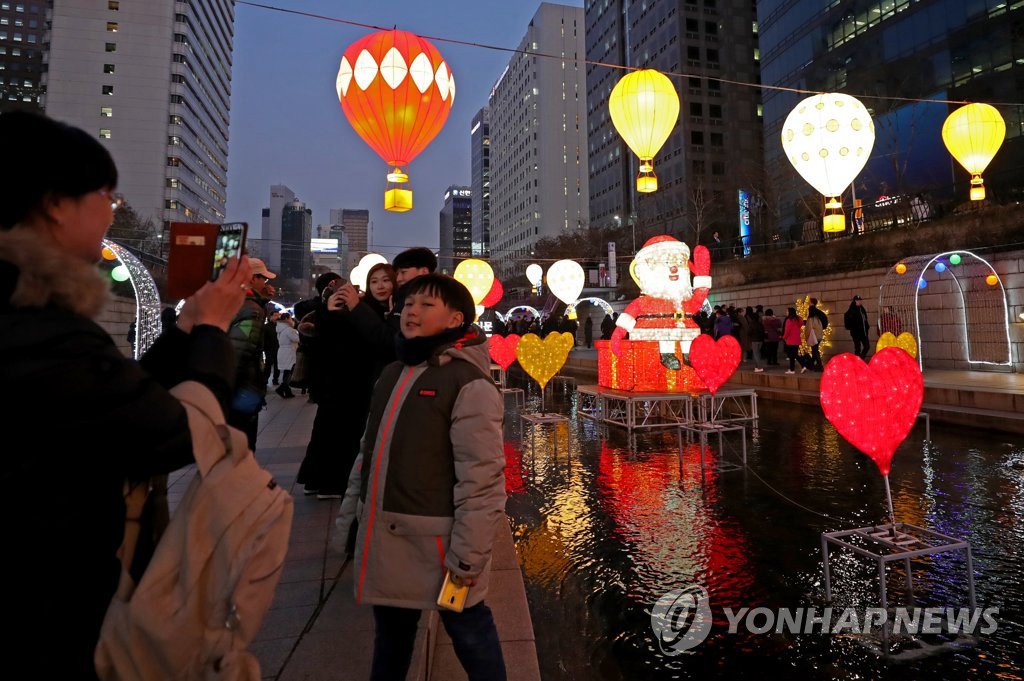 首爾清溪廣場夜晚燈光迷人 聖誕節氛圍濃厚【組圖】【8】