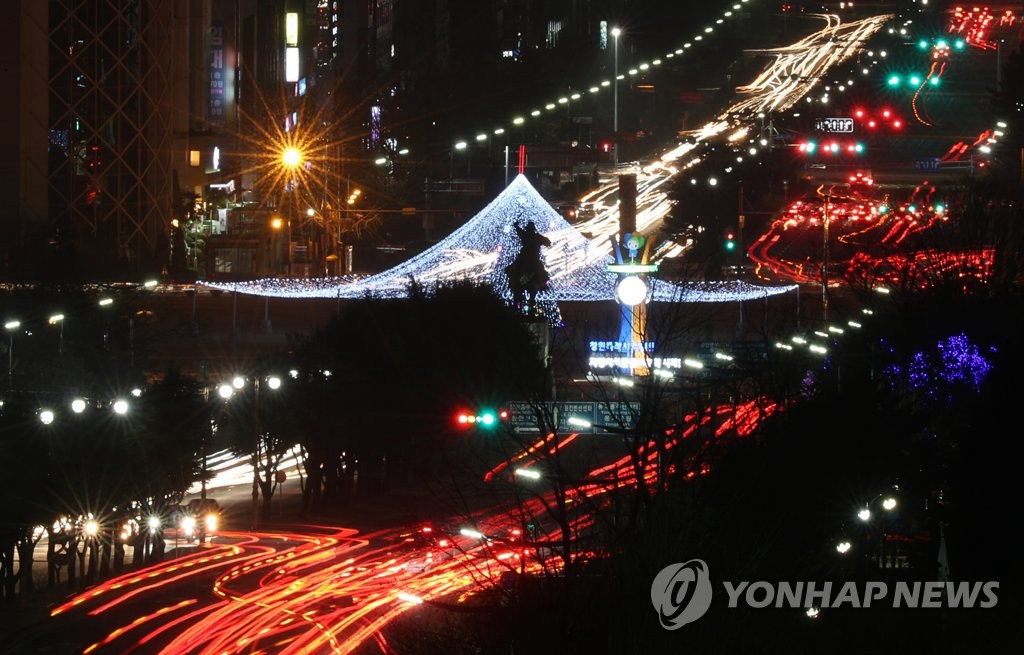 首爾清溪廣場夜晚燈光迷人 聖誕節氛圍濃厚【組圖】【10】