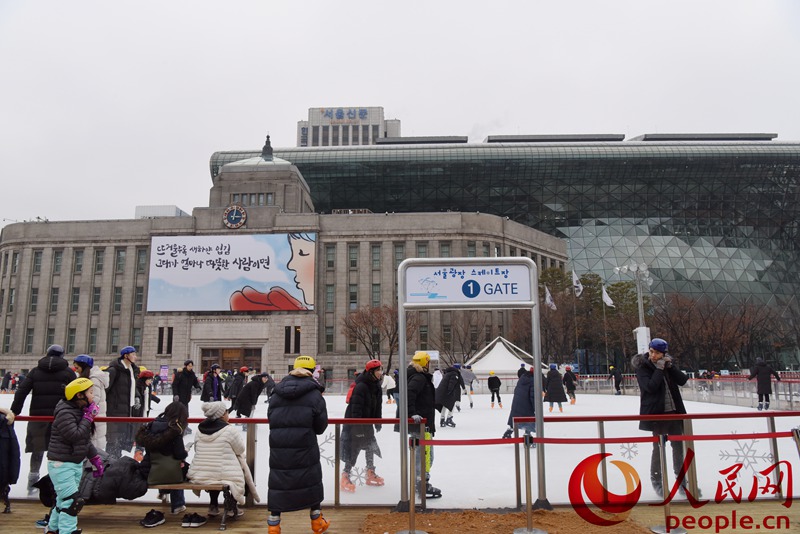 隻花6元便可享受滑冰樂趣！韓國首爾廣場冬季變身“冰上樂園”【5】