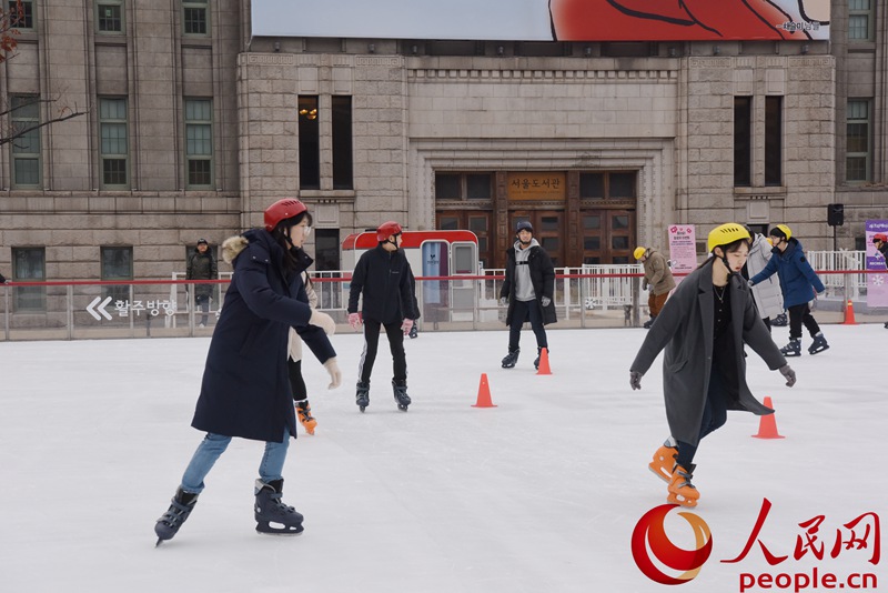隻花6元便可享受滑冰樂趣！韓國首爾廣場冬季變身“冰上樂園”【7】