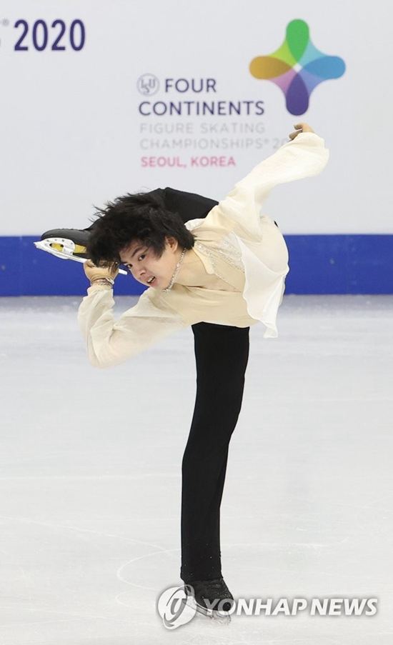 2月9日，在首爾舉行的國際滑冰聯盟(ISU)四大洲花樣滑冰錦標賽男單自由滑項目中，韓國選手車俊煥正在進行表演。（圖片來源：韓聯社）