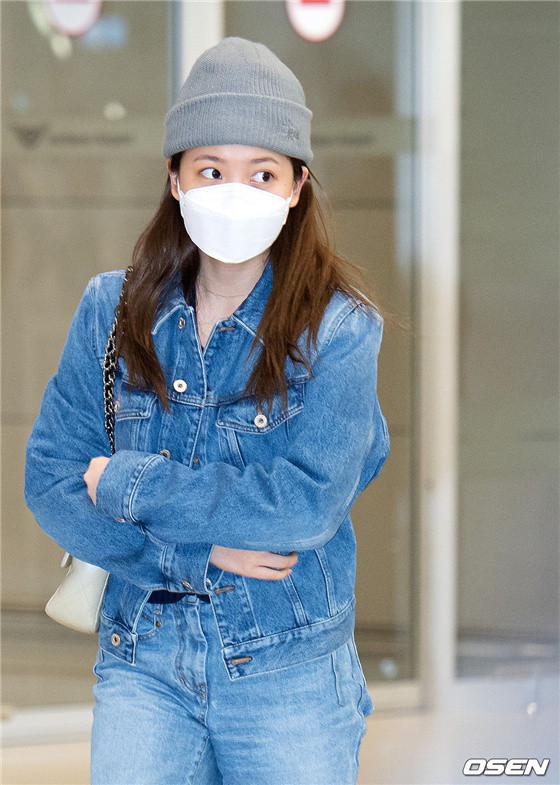 Red Velvet金藝林機場素顏照曝光 面對鏡頭害羞捂臉【組圖】