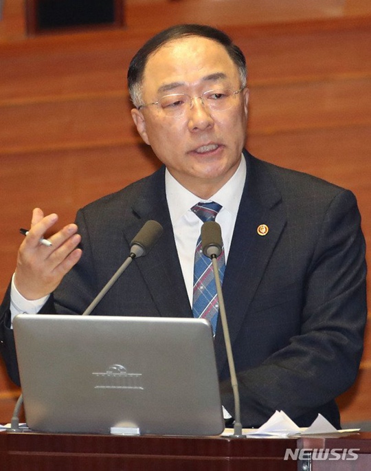韩国副总理兼企划财政部长官洪楠基