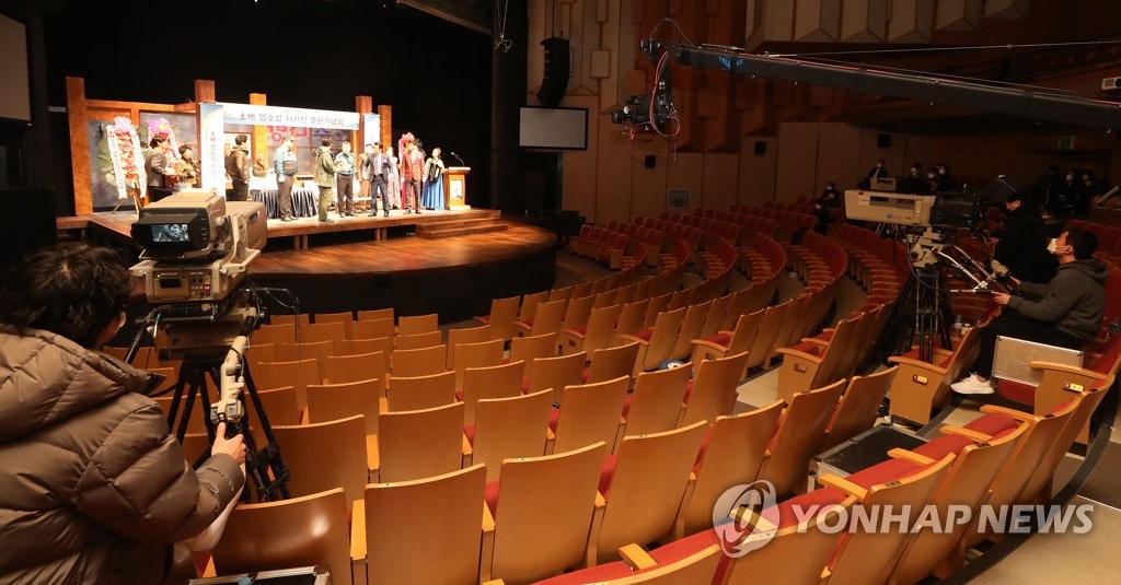 韩国人也开始“云生活” 水原市话剧院将演出搬到线上【组图】