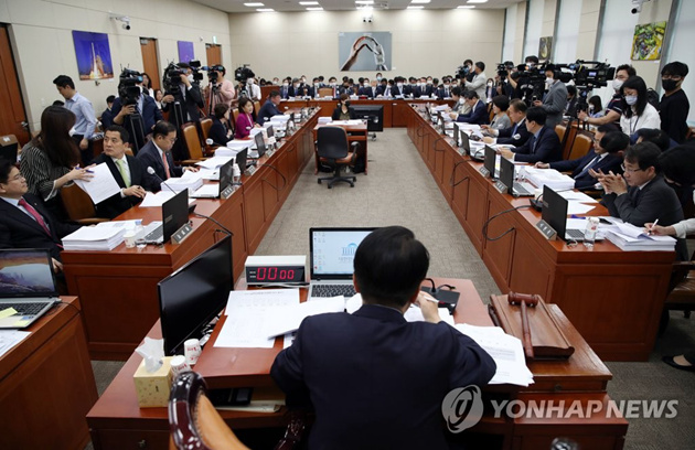 7日上午，韓國科學技術信息放送通信委員會在國會召開會議。圖源：韓聯社